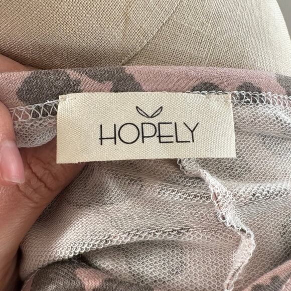 NWT HOPELY Boutique Pink Animal Print Women's Tunic Blouse Medium - Picture 5 of 5